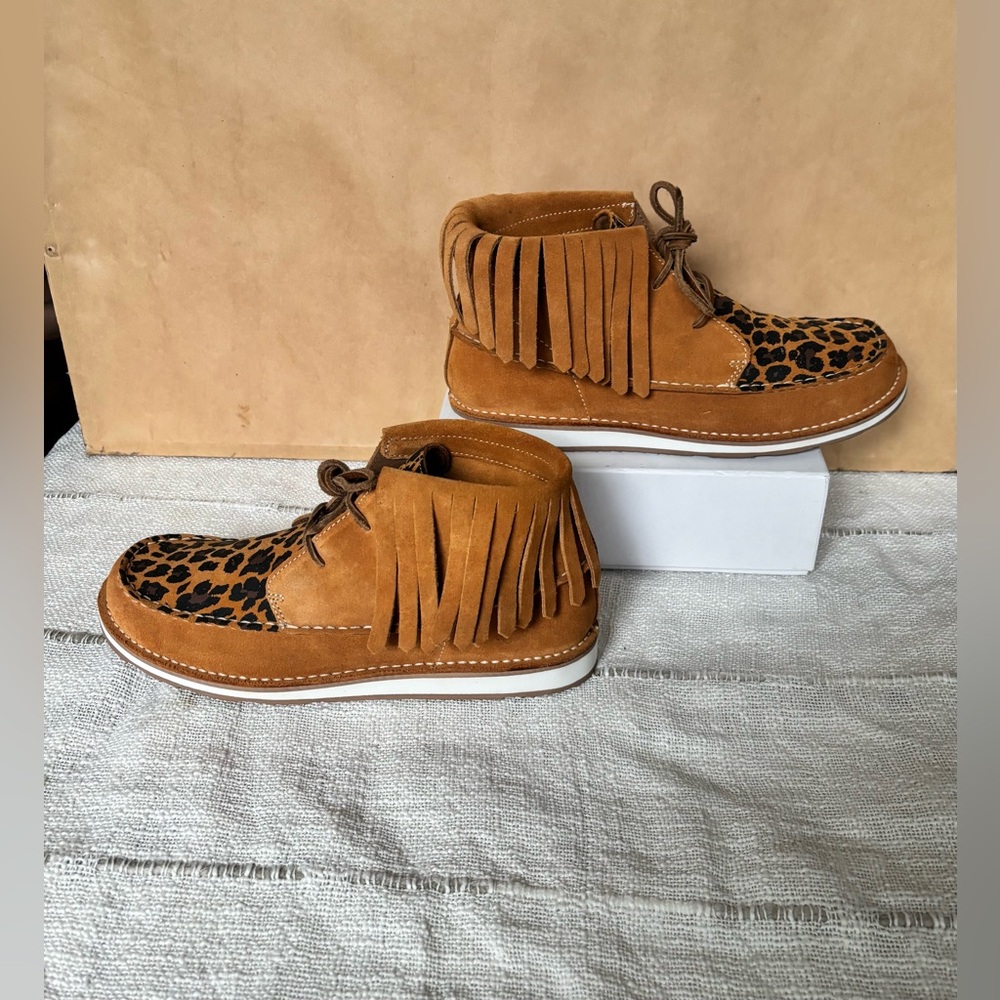 Ariat Cruiser Fringed Chukka Boot Moccasin Style #10023037 Leopard Print Sz. 9.5 - Picture 2 of 12